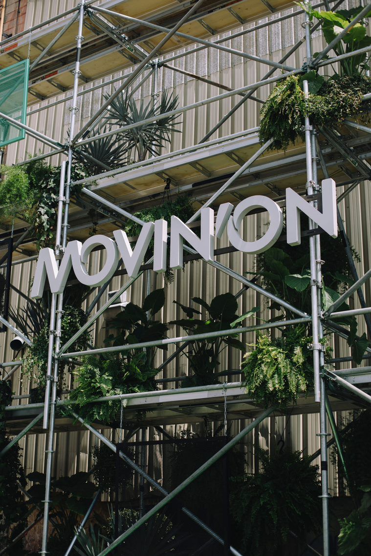 logo movin-on