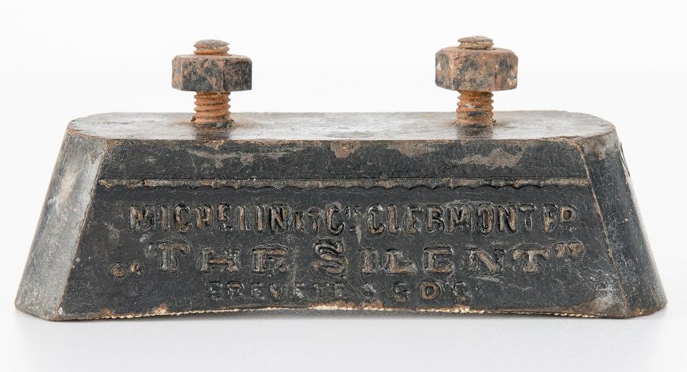 1889 5 le patin de frein the silent 1er object en caoutchouc manufacture michelin 1