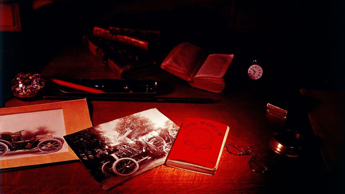 Photo ancienne de la première édition du Guide Michelin en 1900