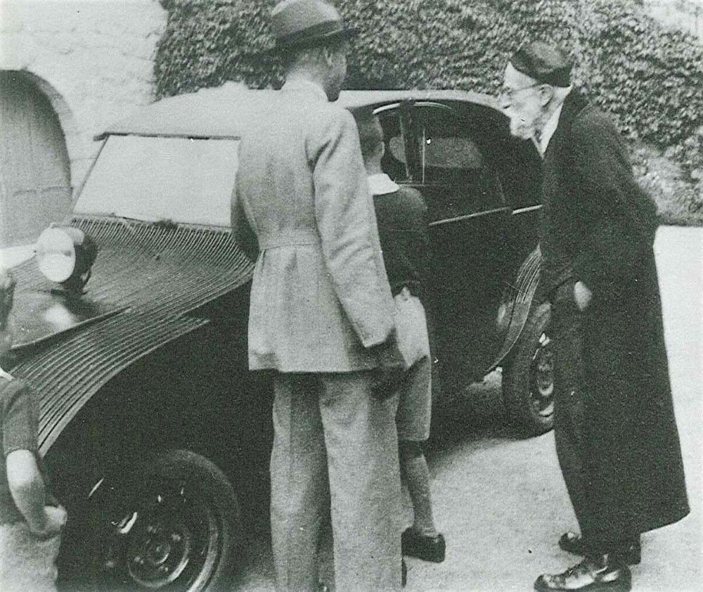 1935 2 edouard michelin et le prototype de la 2cv citroen 19381000
