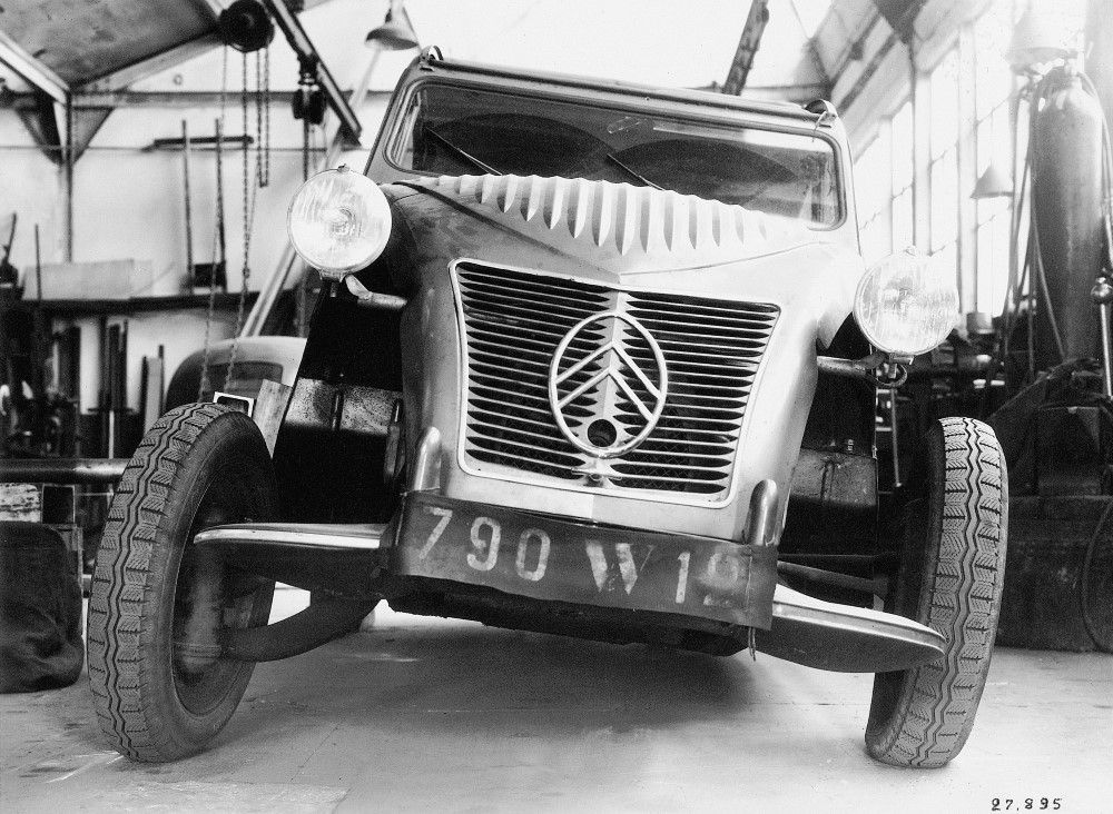 1935 5 essai de suspension sur un 2cv equipee de pneus x 1950s1000 1