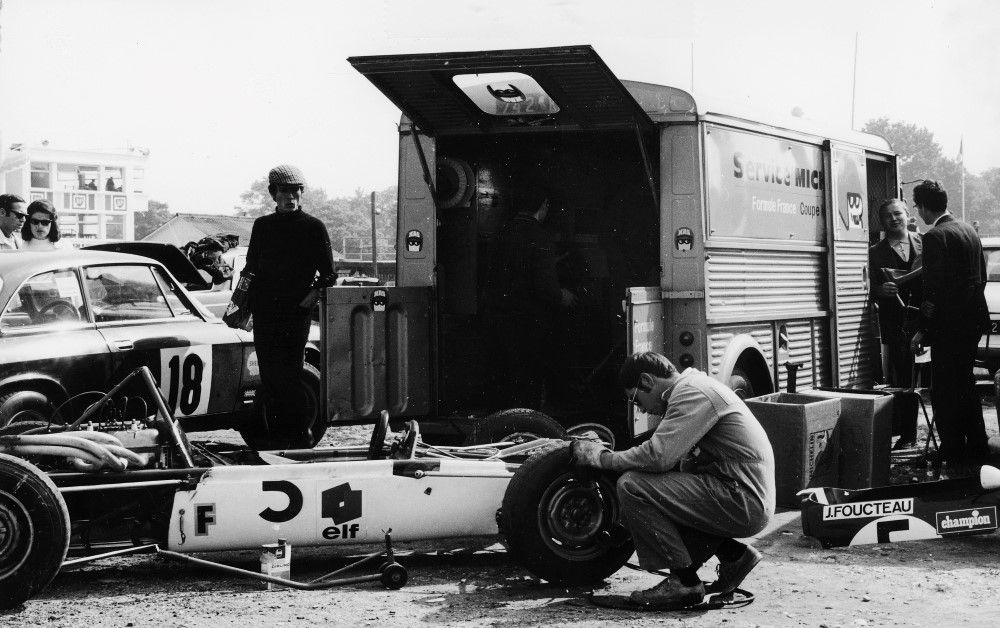 1973 4 assistance michelin lors dune epreuve de la coupe xas 19791000