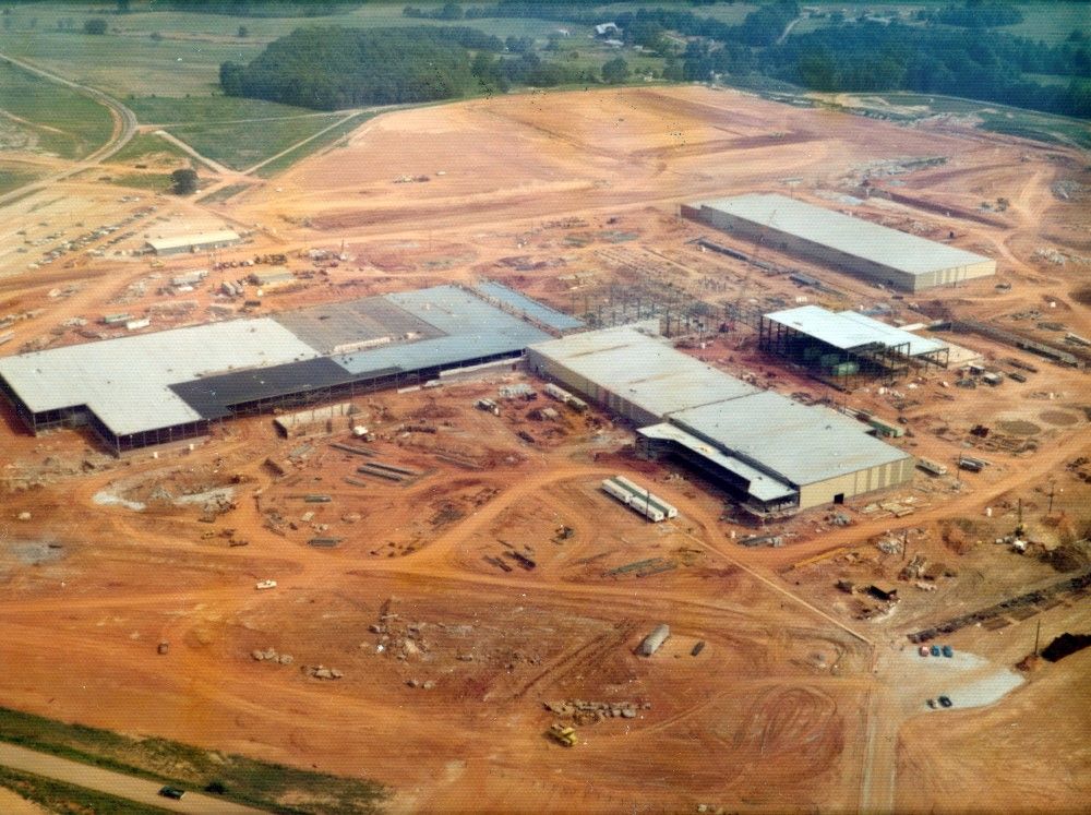 1975 2 vue aerienne du chantier de construction de lusine de greenville1000