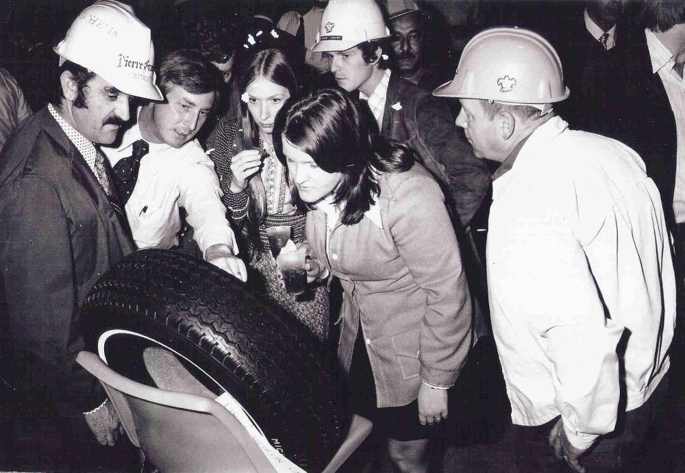 1975 3 en mars le premier pneu produit a lusine de greenville1000