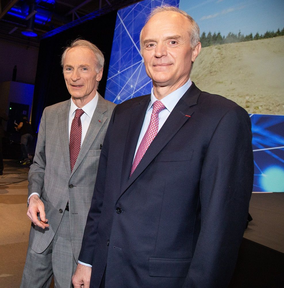 Photograph of Florent Menegaux with Jean-Dominique Senard.