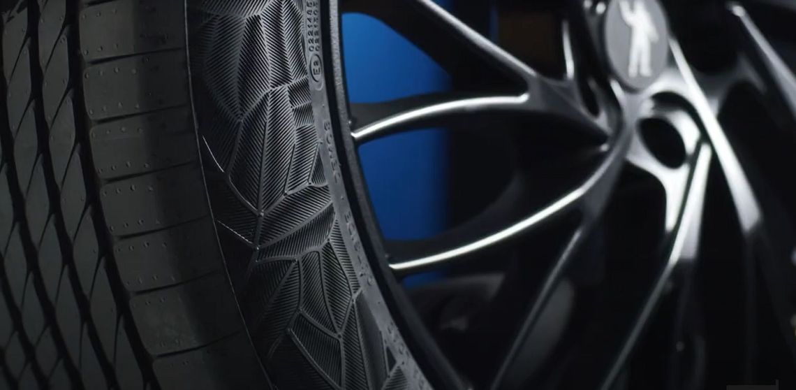 Zoom on the sidewall of the first road-homologated tire with 45% renewable and recycled materials